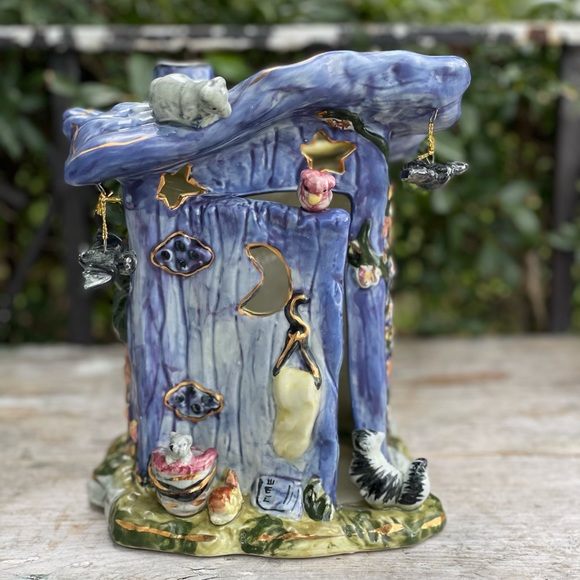 Kimberly Designs 2001 vintage blue ceramic flowers & animals tealight outhouse - Picture 5 of 12